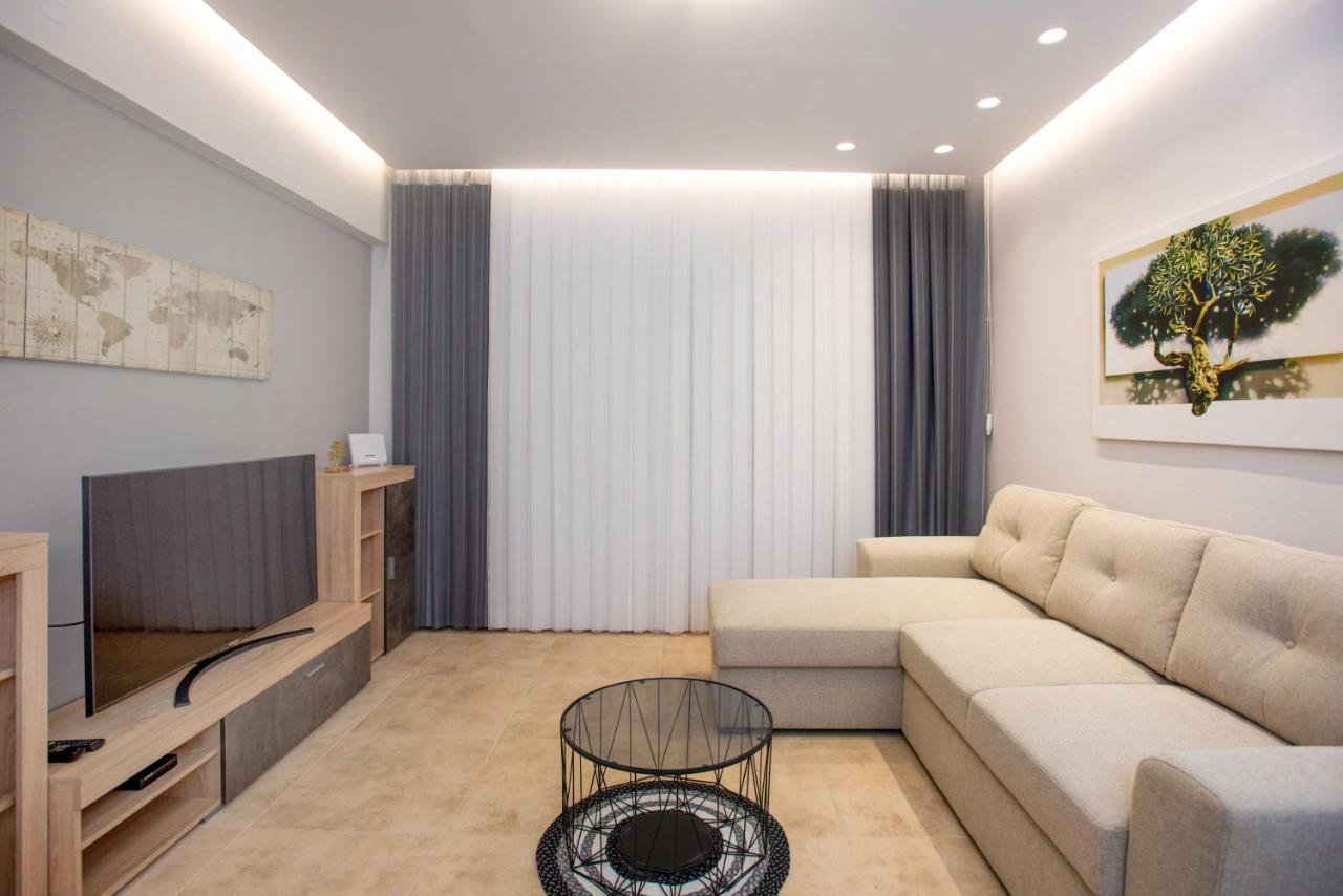 Comfy Central 1 Bedroom Apt With Terrace And View كاندية المظهر الخارجي الصورة